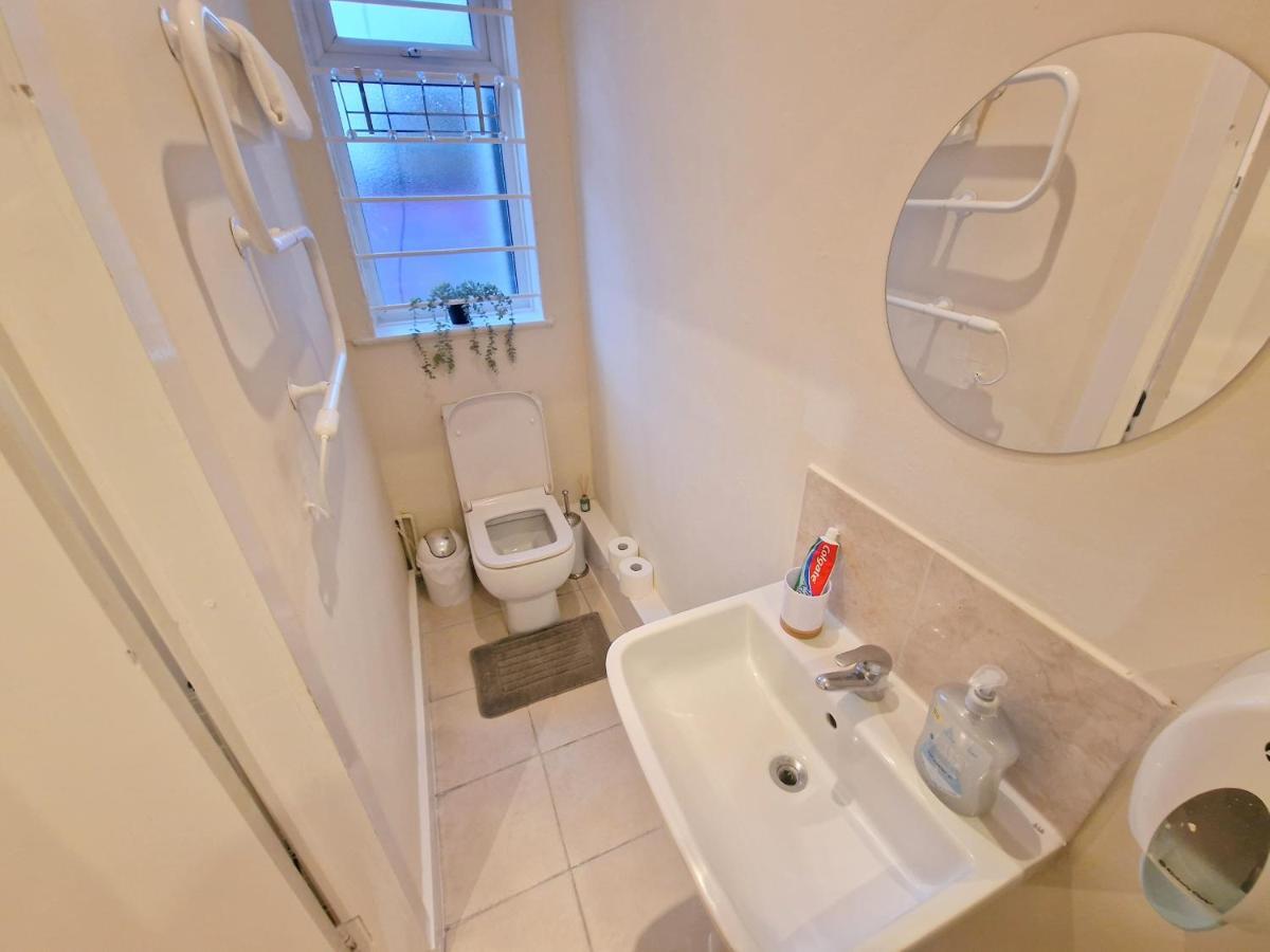Super Studio With Two Bedrooms - Five Minutes From The Station! London Exterior foto
