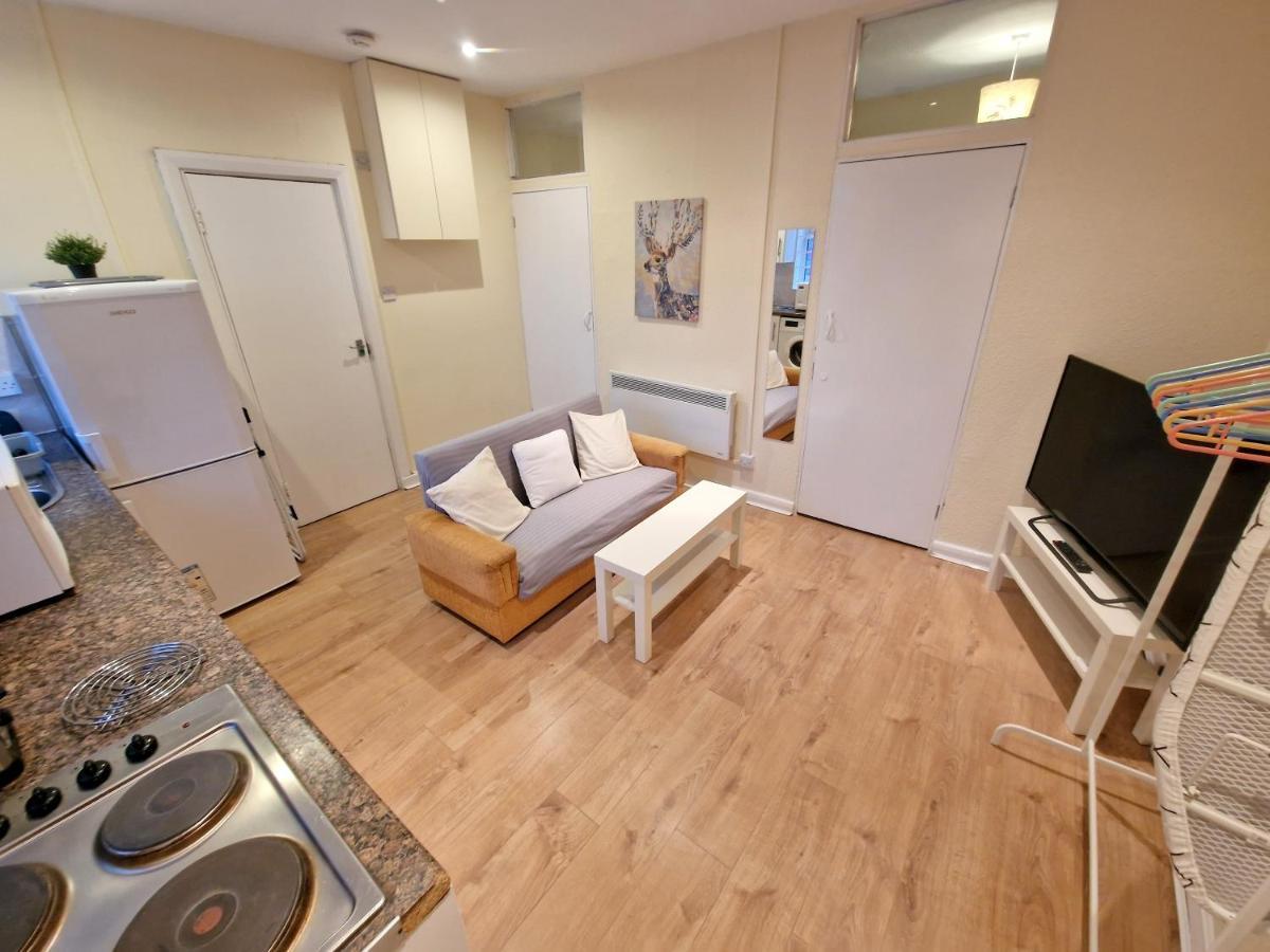 Super Studio With Two Bedrooms - Five Minutes From The Station! London Exterior foto